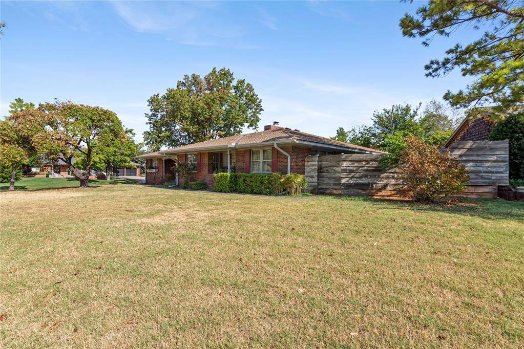 1609 Glenbrook TER, Nichols Hills, OK 73116