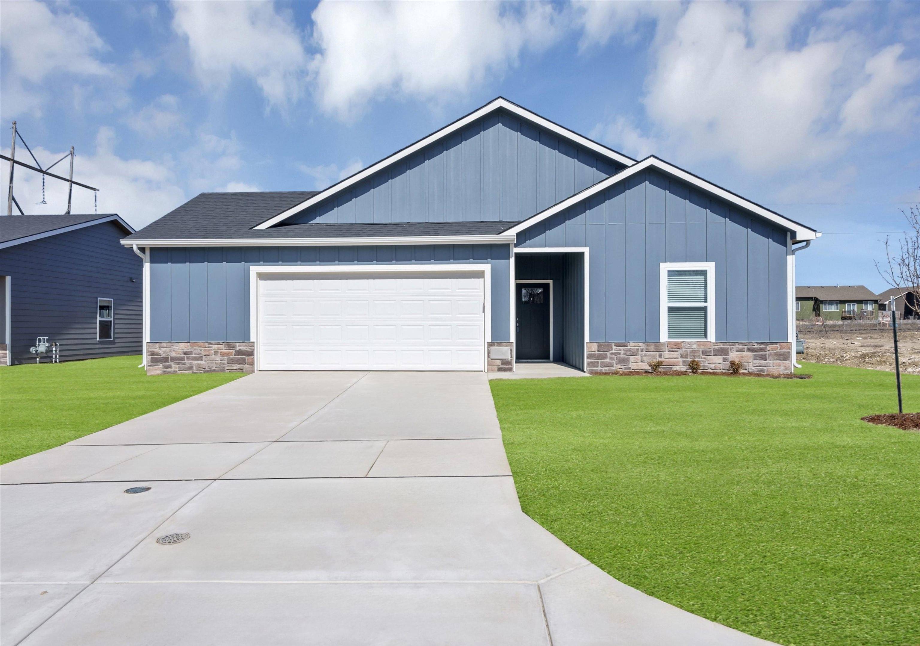 9318 E Hurst St, Wichita, KS 67210