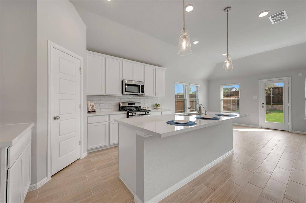 725 Grand Dale Drive, Lavon, TX 75166