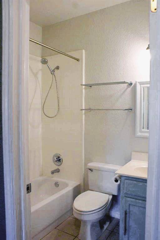 1704 S College ST, Georgetown, TX 78626