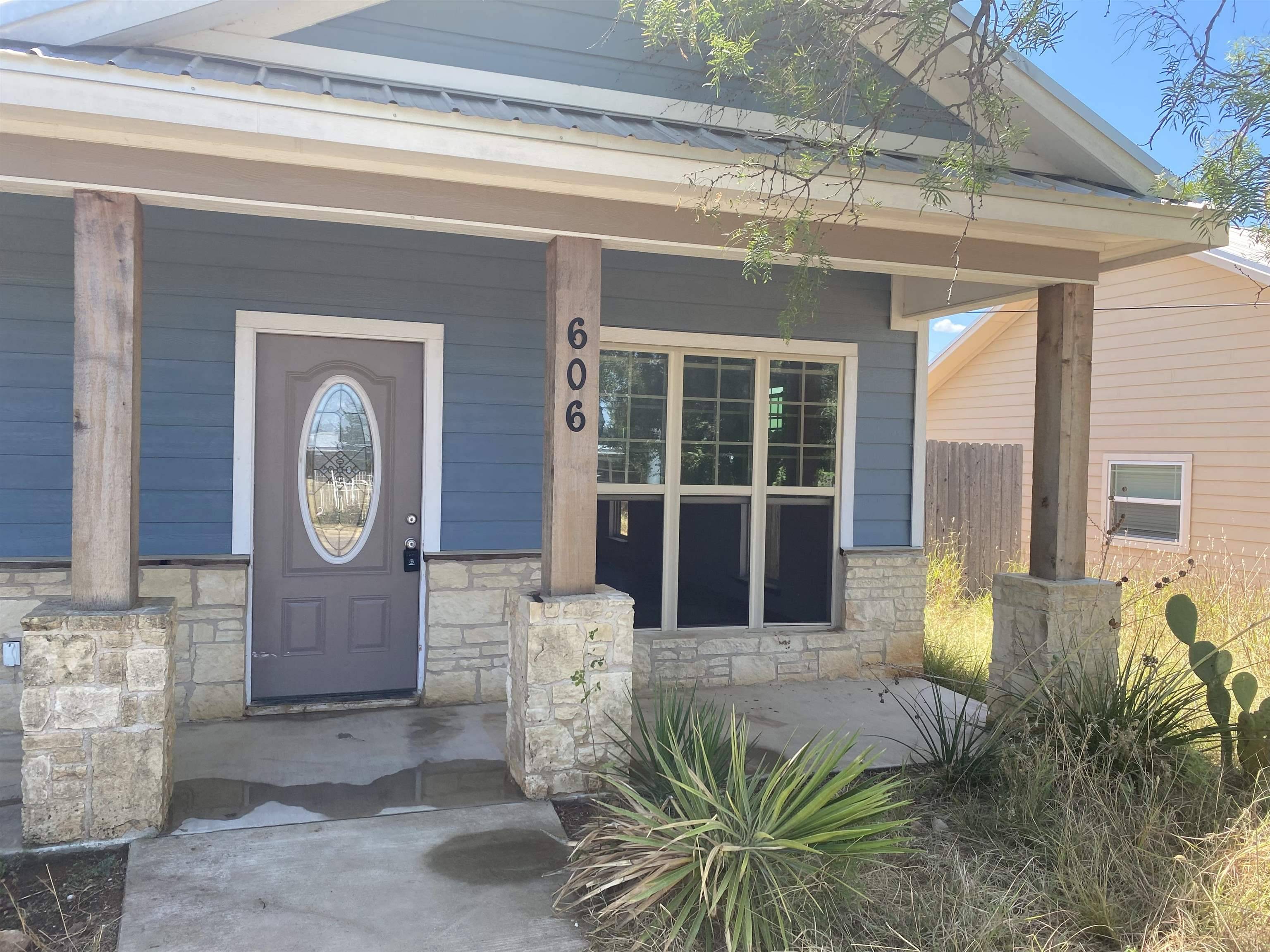 606 W Ollie, Llano, TX 78643