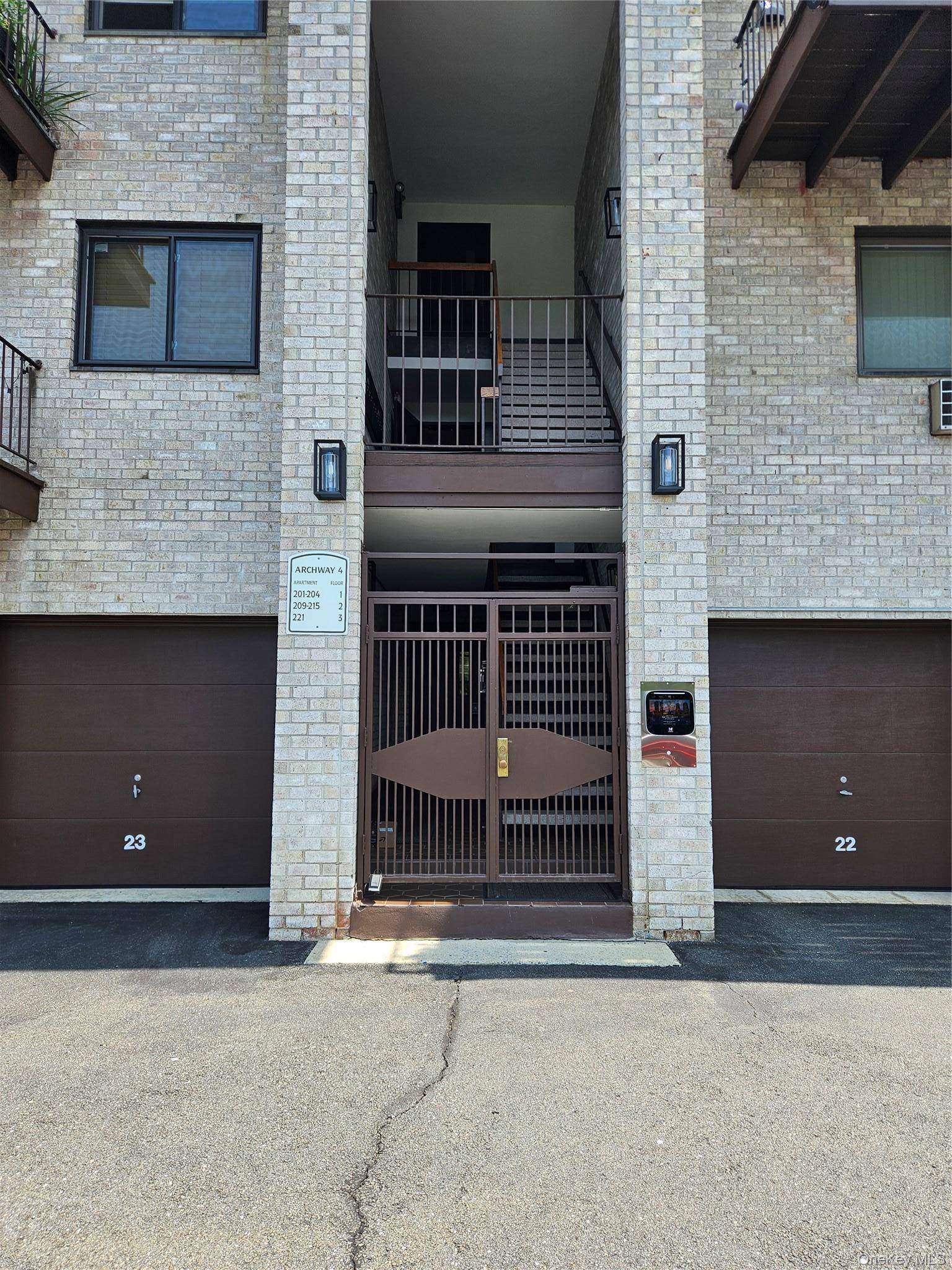 89 N Broadway #221, White Plains, NY 10603
