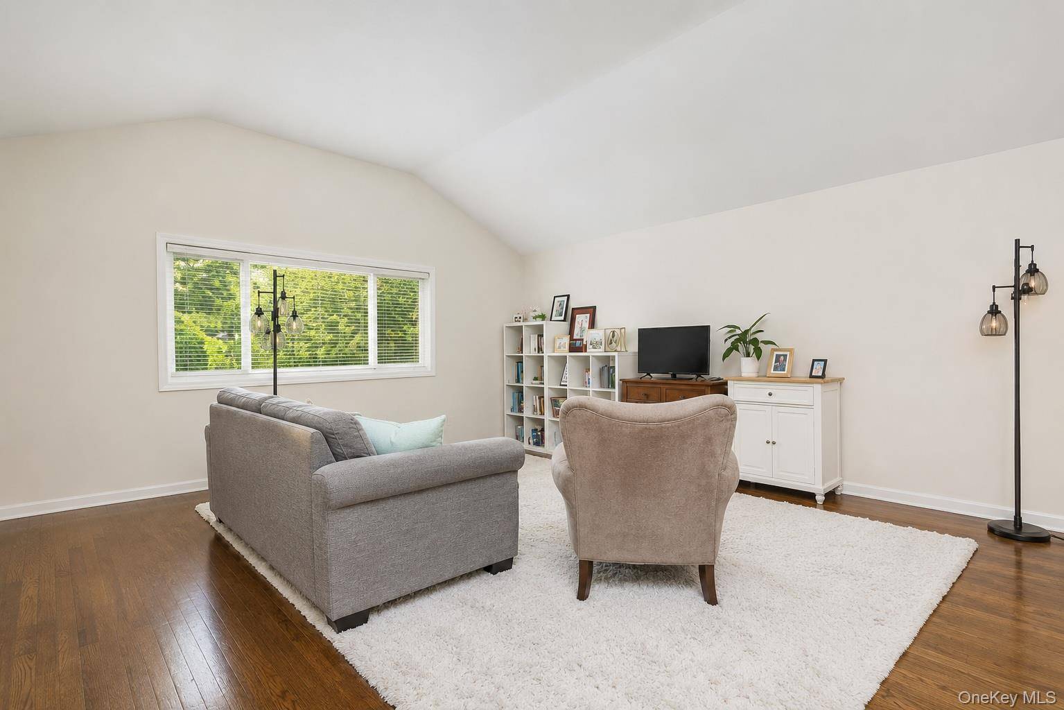7 Tudor PL, Hartsdale, NY 10530