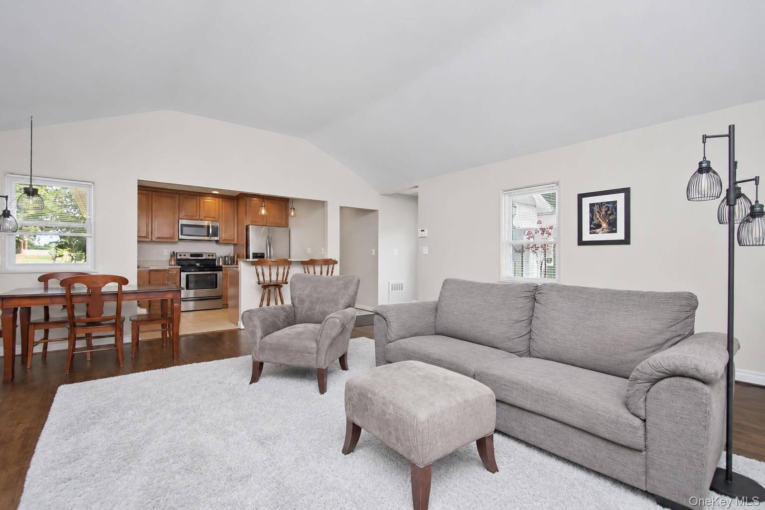 7 Tudor PL, Hartsdale, NY 10530