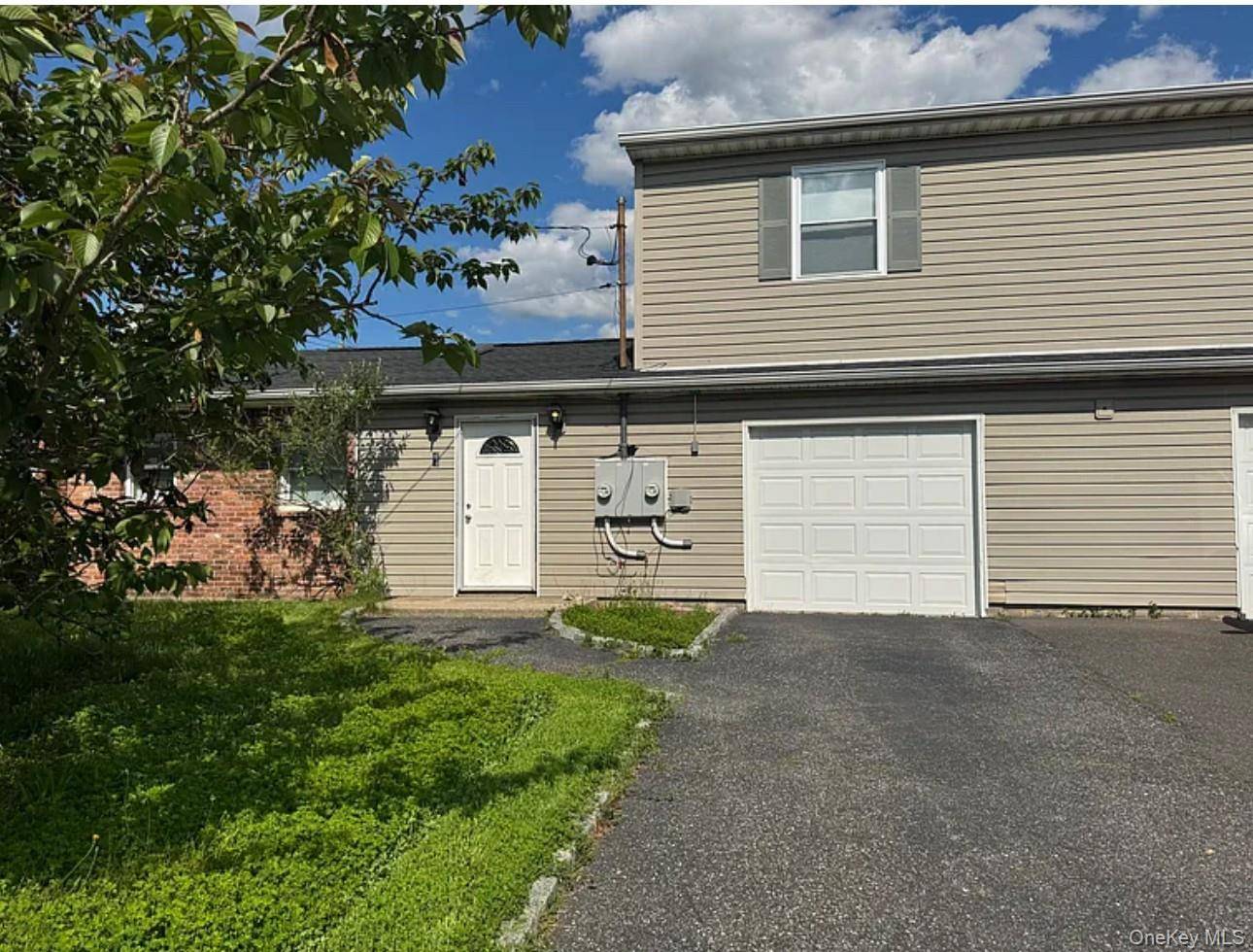1 Eisenhower RD, Centereach, NY 11720