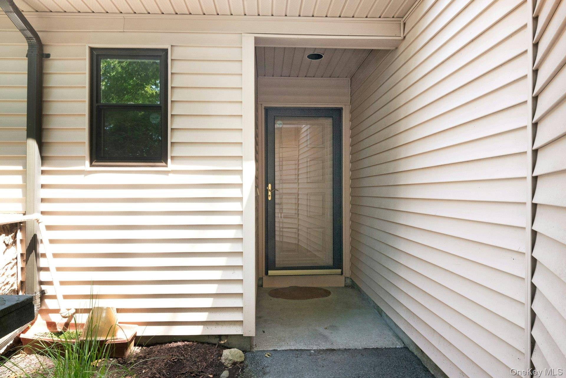 42 Hudson Watch DR, Ossining, NY 10562