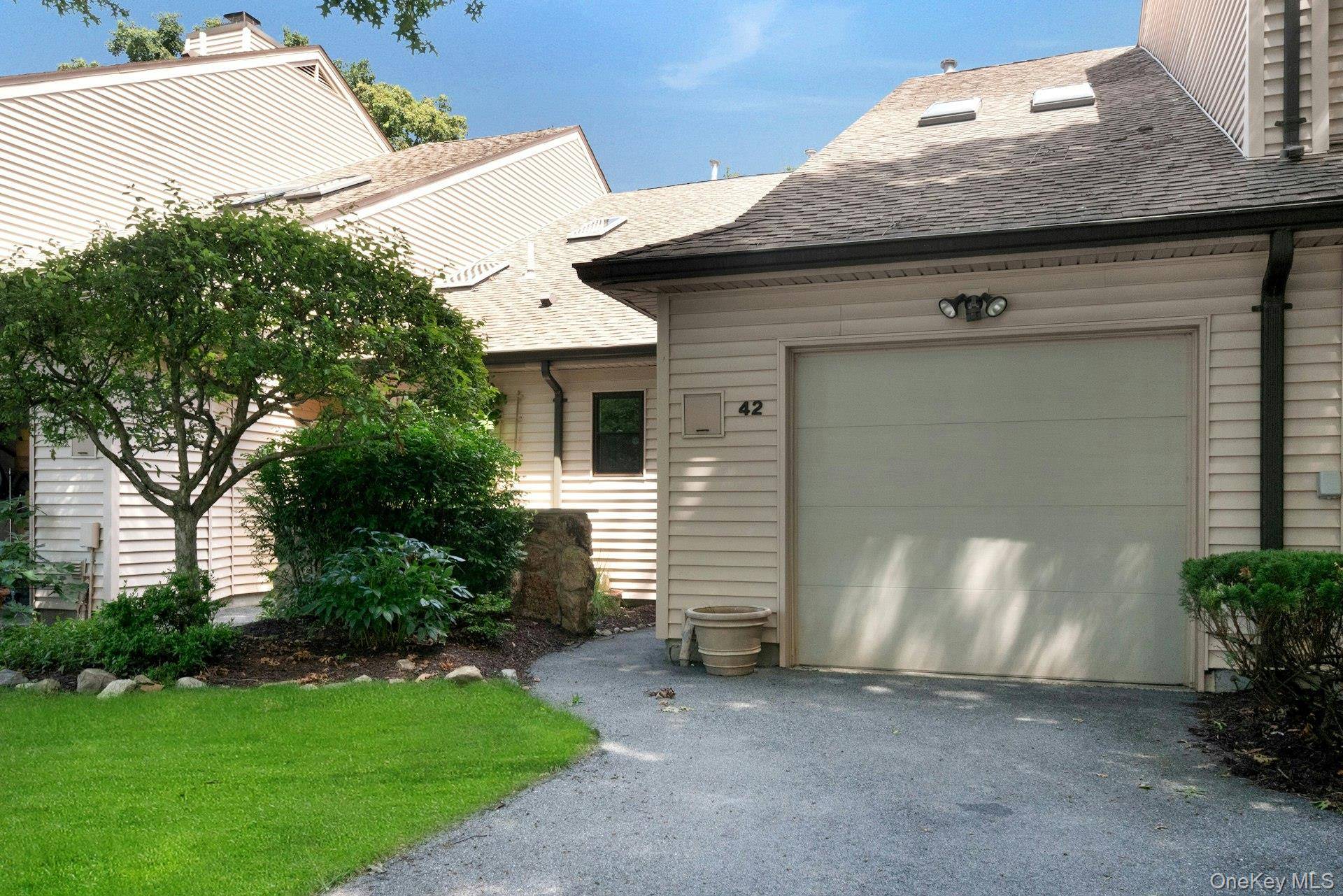 42 Hudson Watch DR, Ossining, NY 10562
