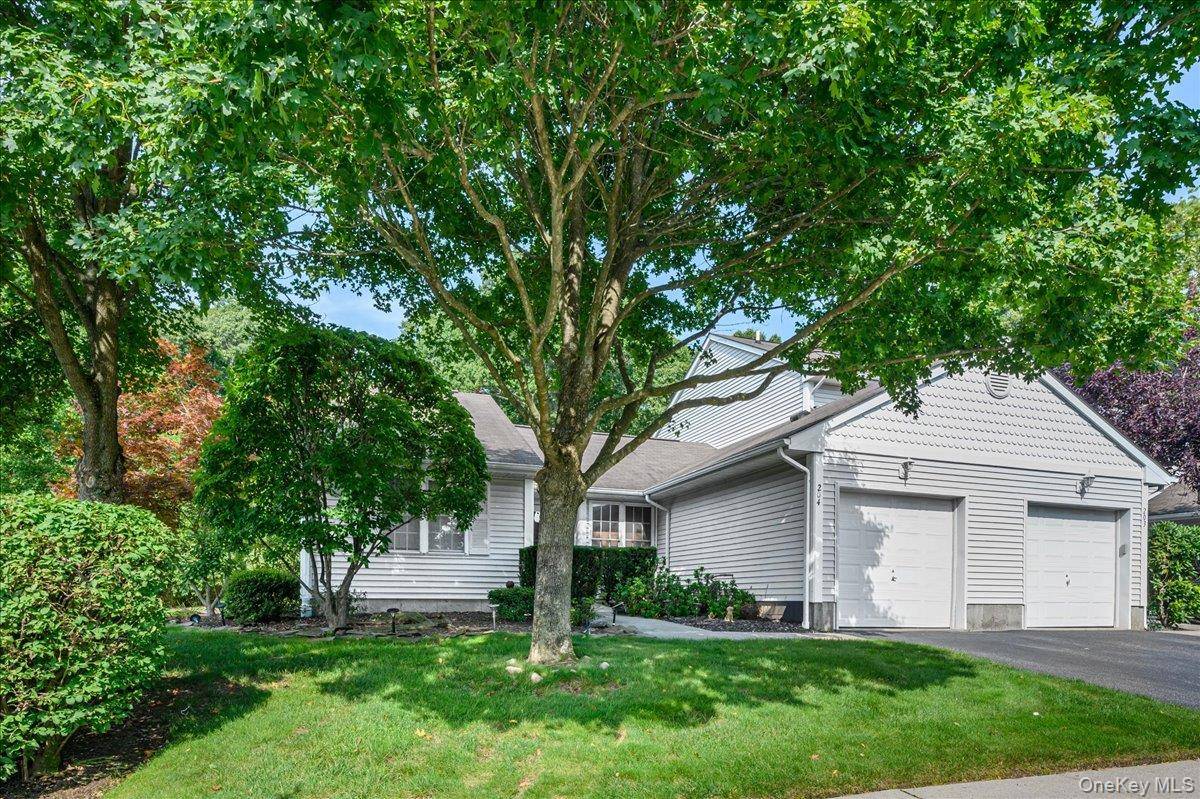 204 Mattituck CT, Melville, NY 11747