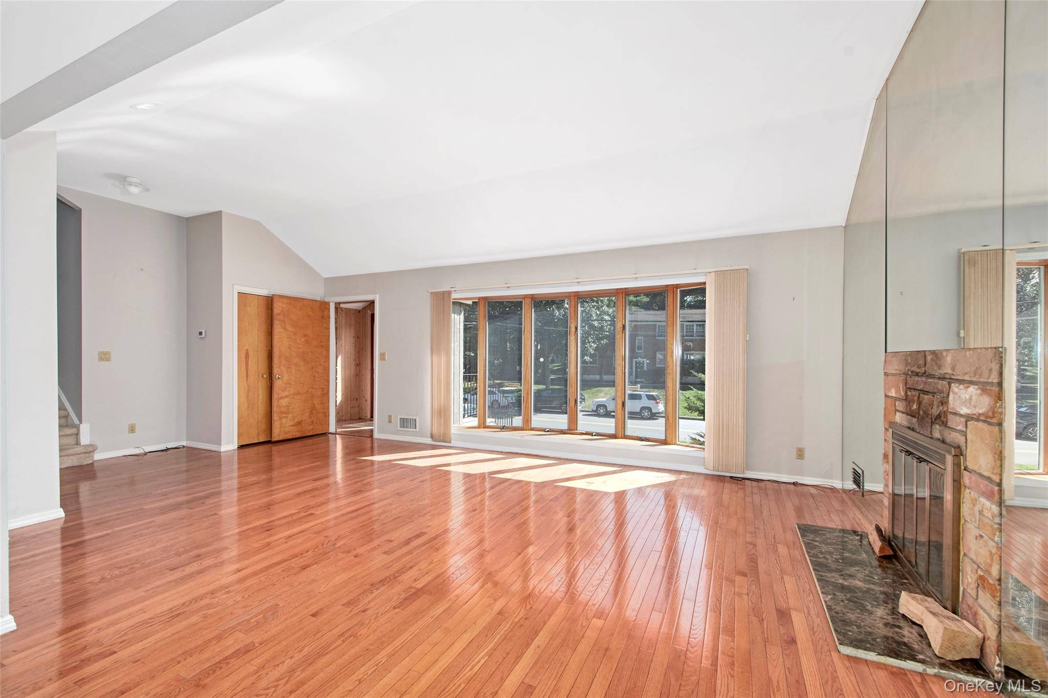 185 Pinewood RD, Hartsdale, NY 10530