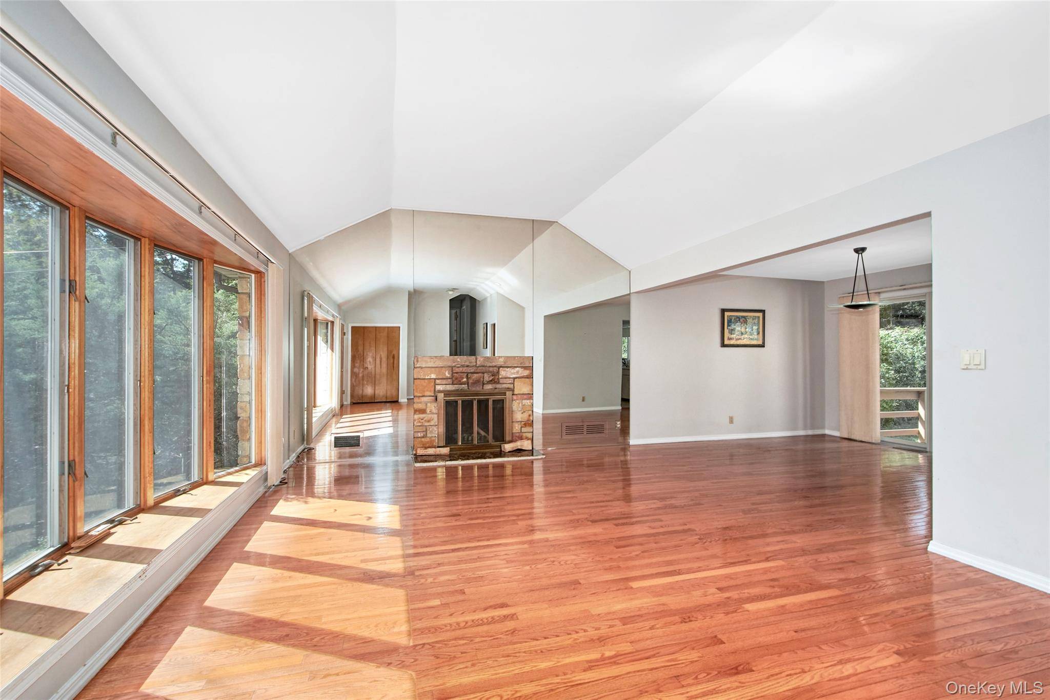 185 Pinewood RD, Hartsdale, NY 10530