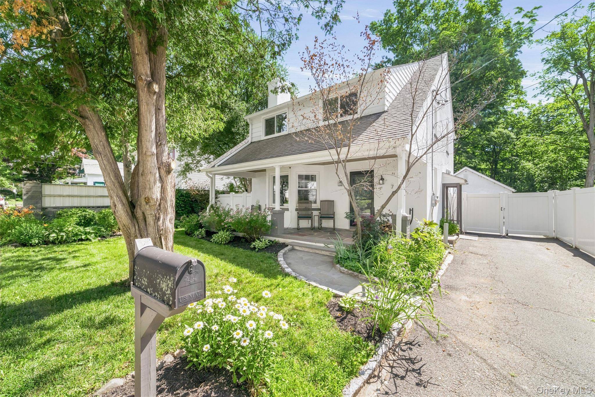 7 Brook PL, Ossining, NY 10562