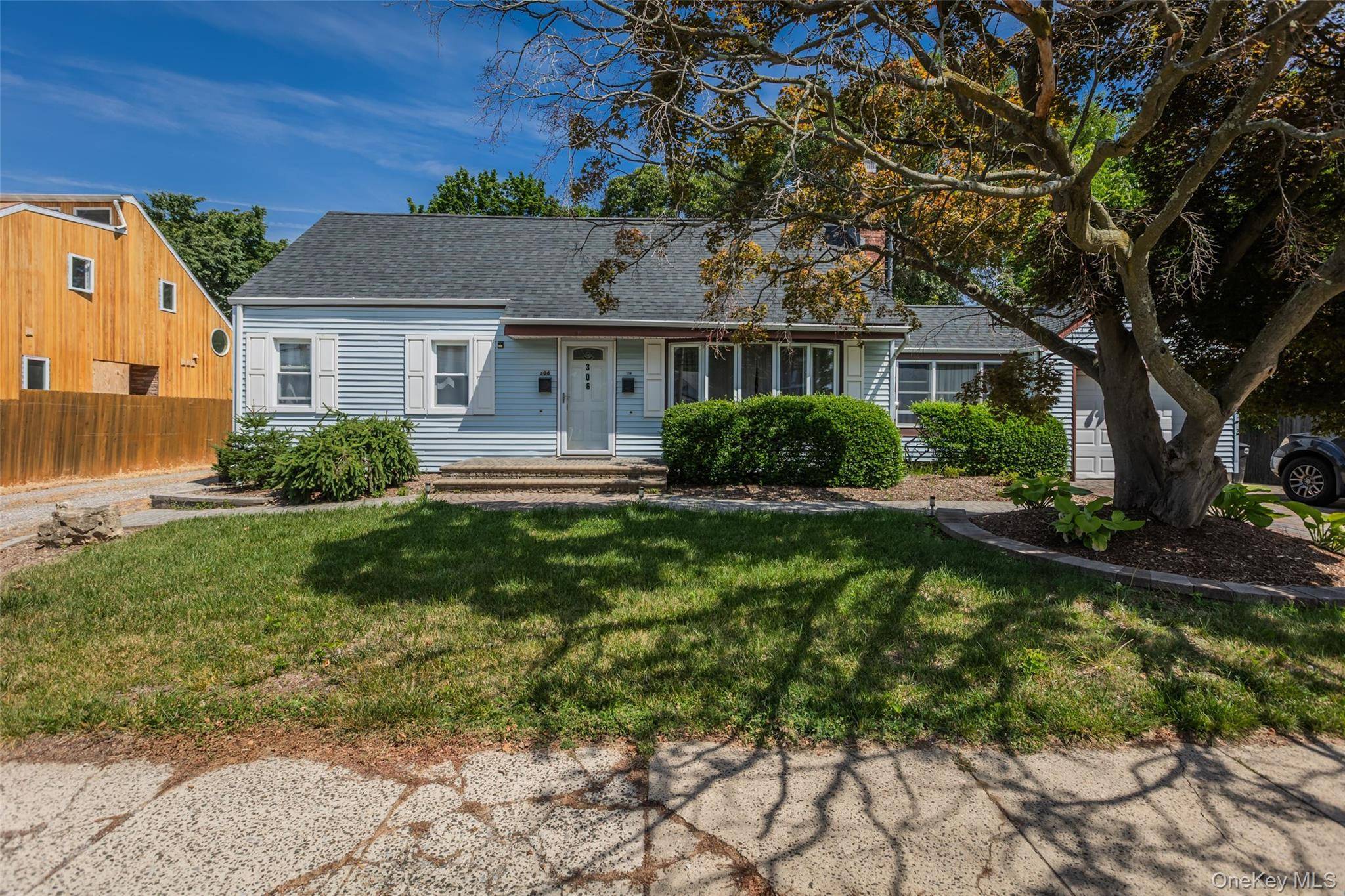 306 5th AVE, East Northport, NY 11731
