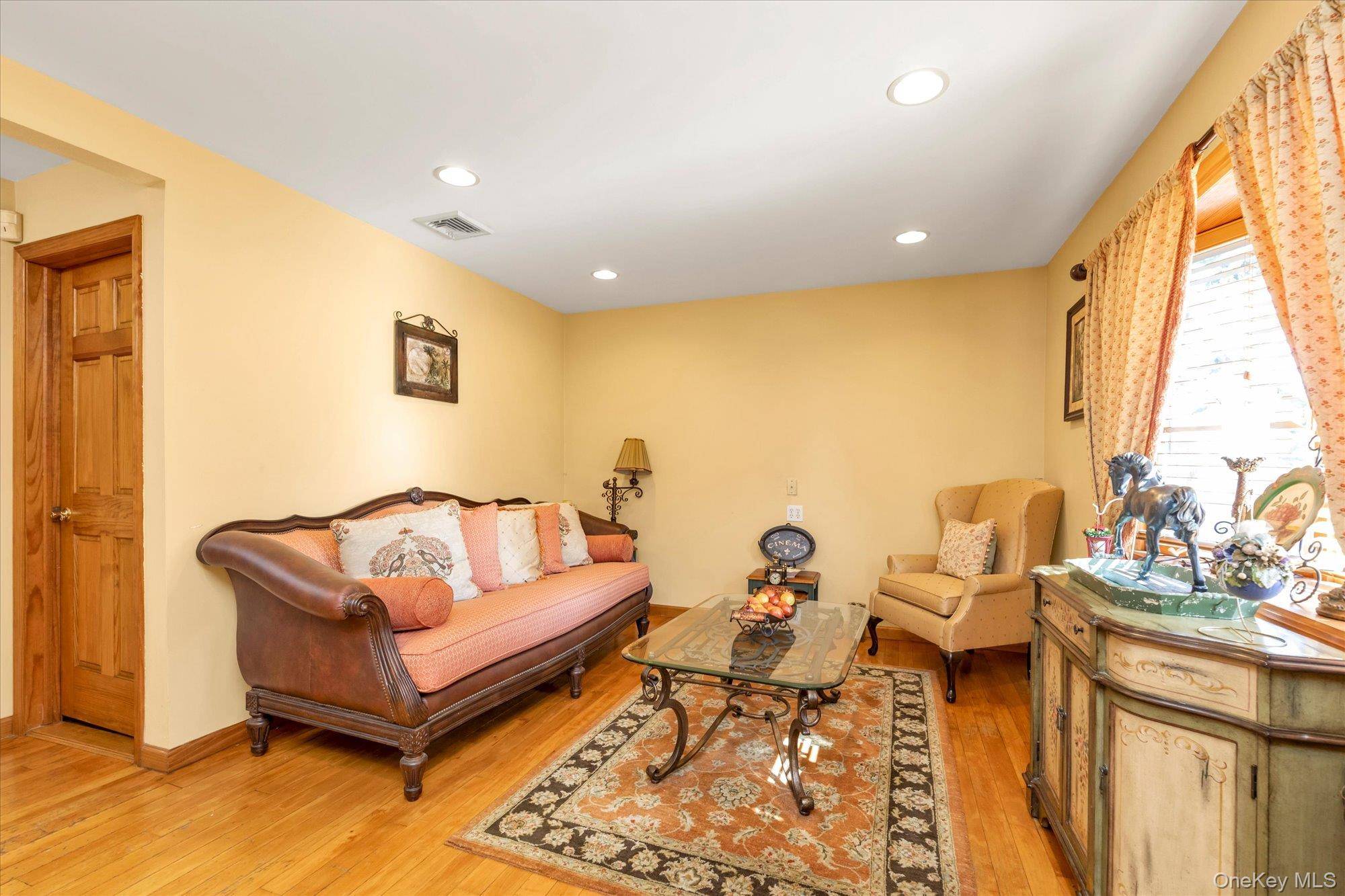 2 East CT, Bethpage, NY 11714
