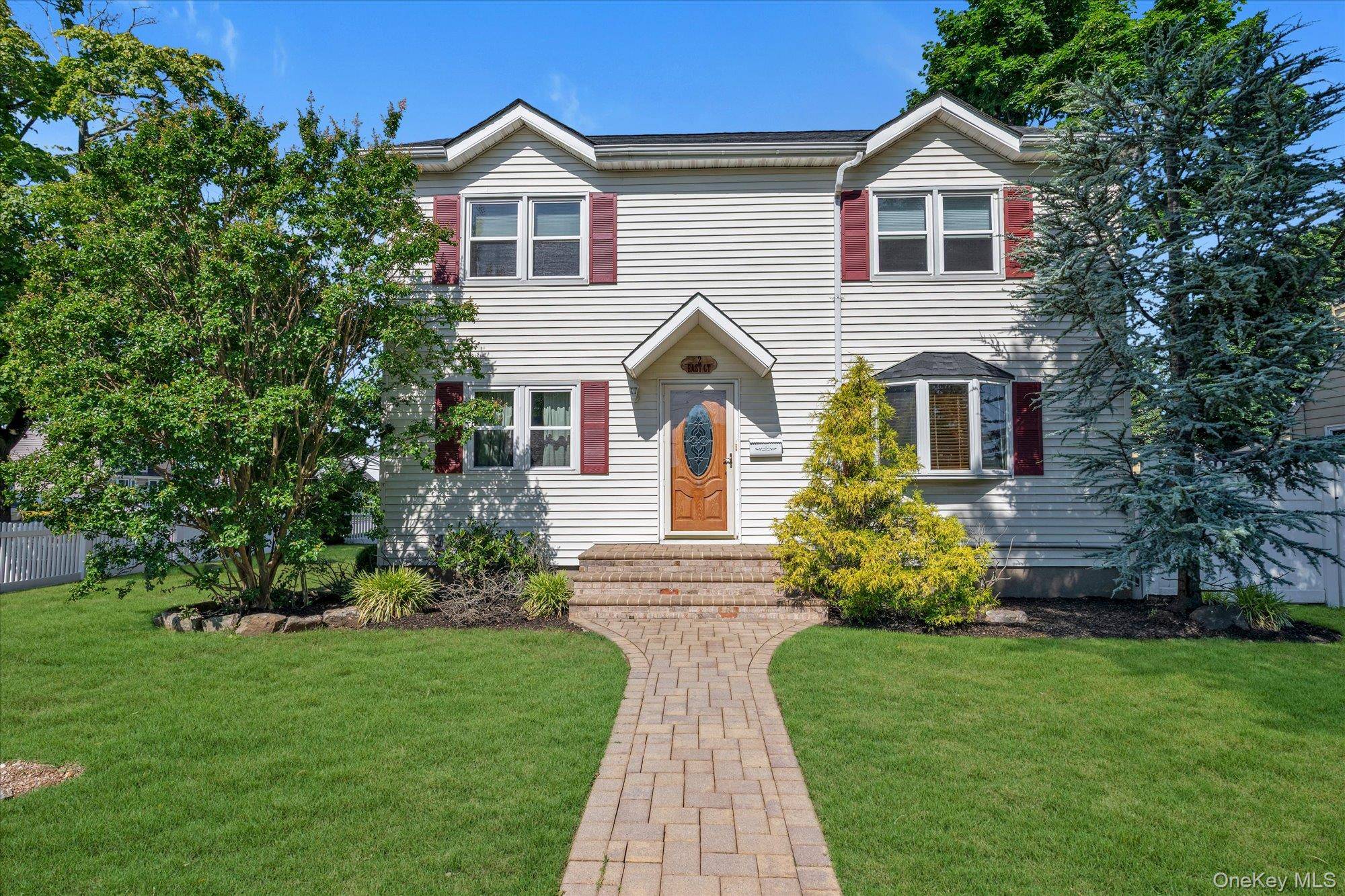 2 East CT, Bethpage, NY 11714
