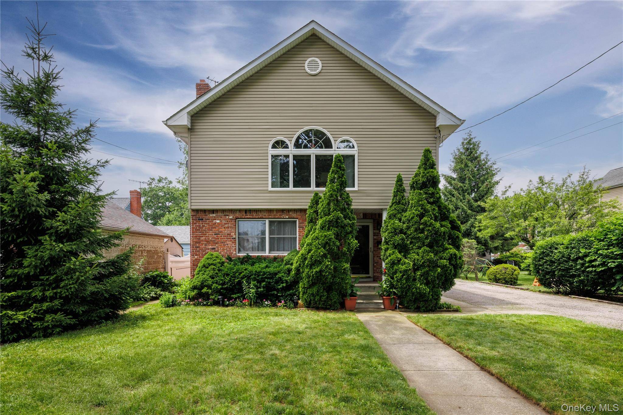 122 Irving AVE, Floral Park, NY 11001