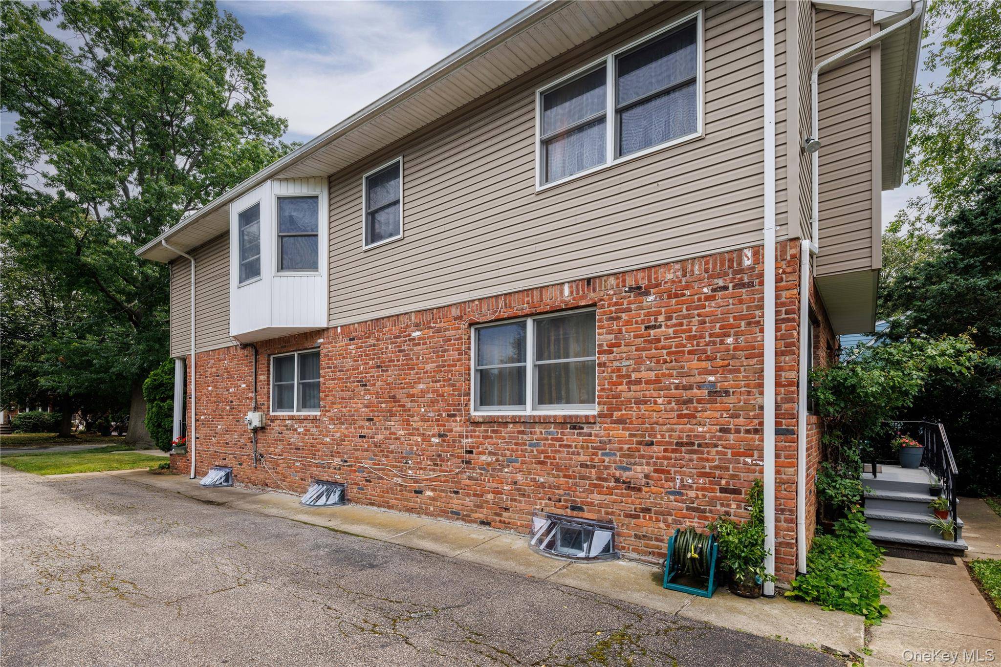 122 Irving AVE, Floral Park, NY 11001