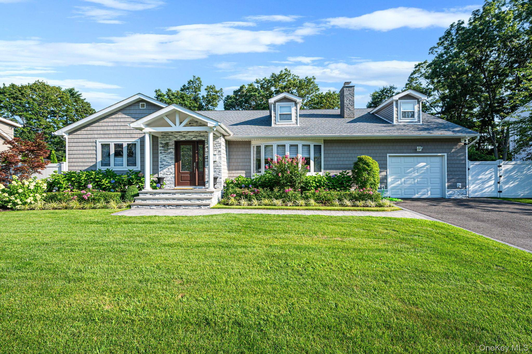 61 Lauren AVE, Dix Hills, NY 11746