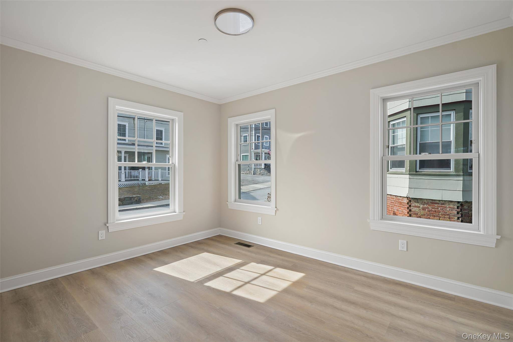 5 Edgemont RD #1, Katonah, NY 10536