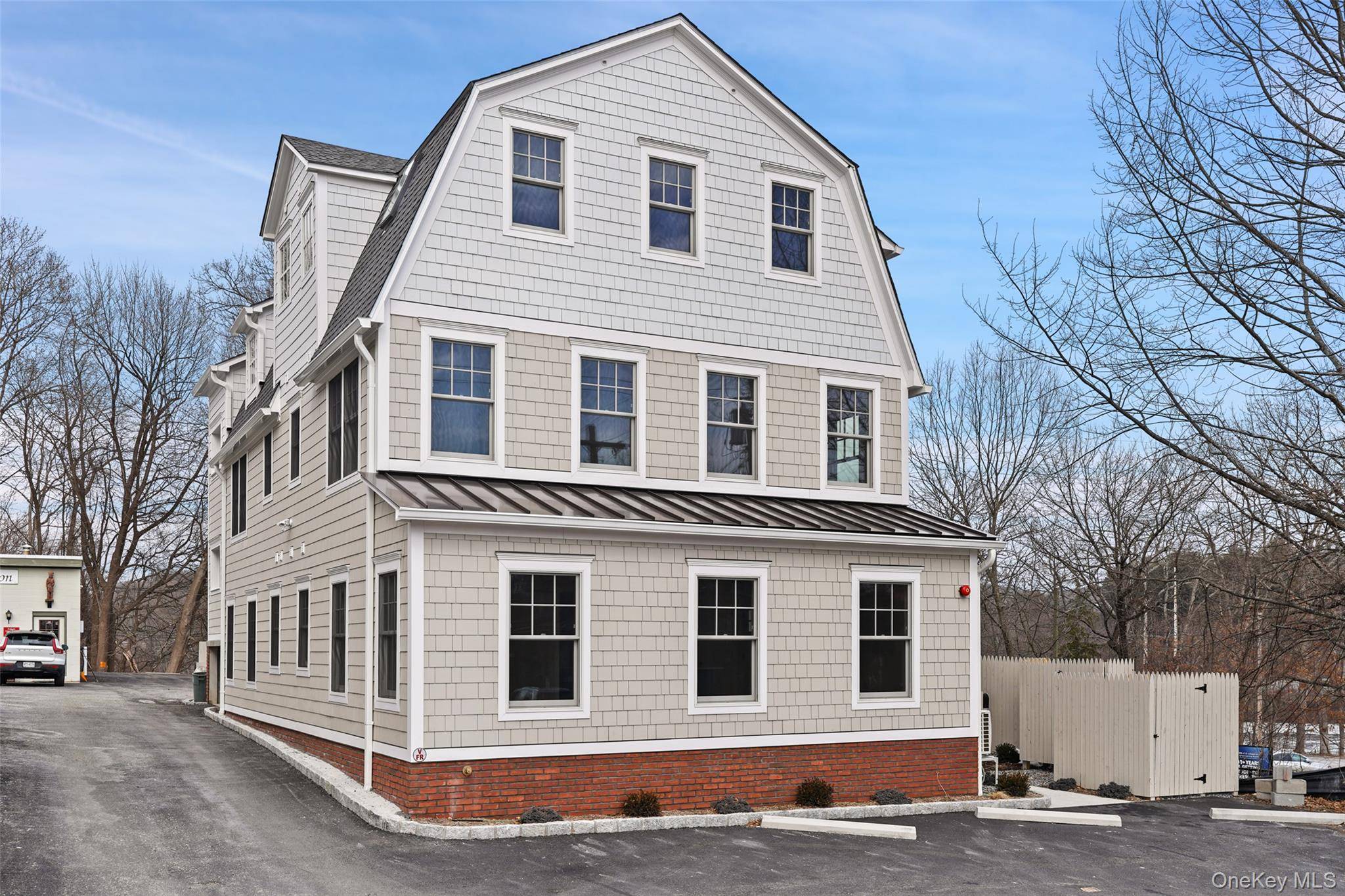 5 Edgemont RD #1, Katonah, NY 10536