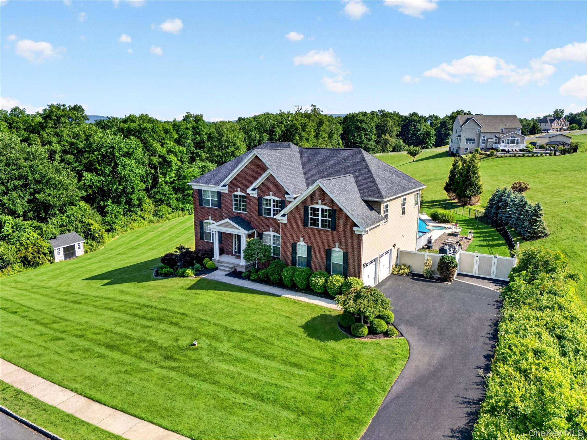 33 Luthien Forest RD, New Windsor, NY 12553
