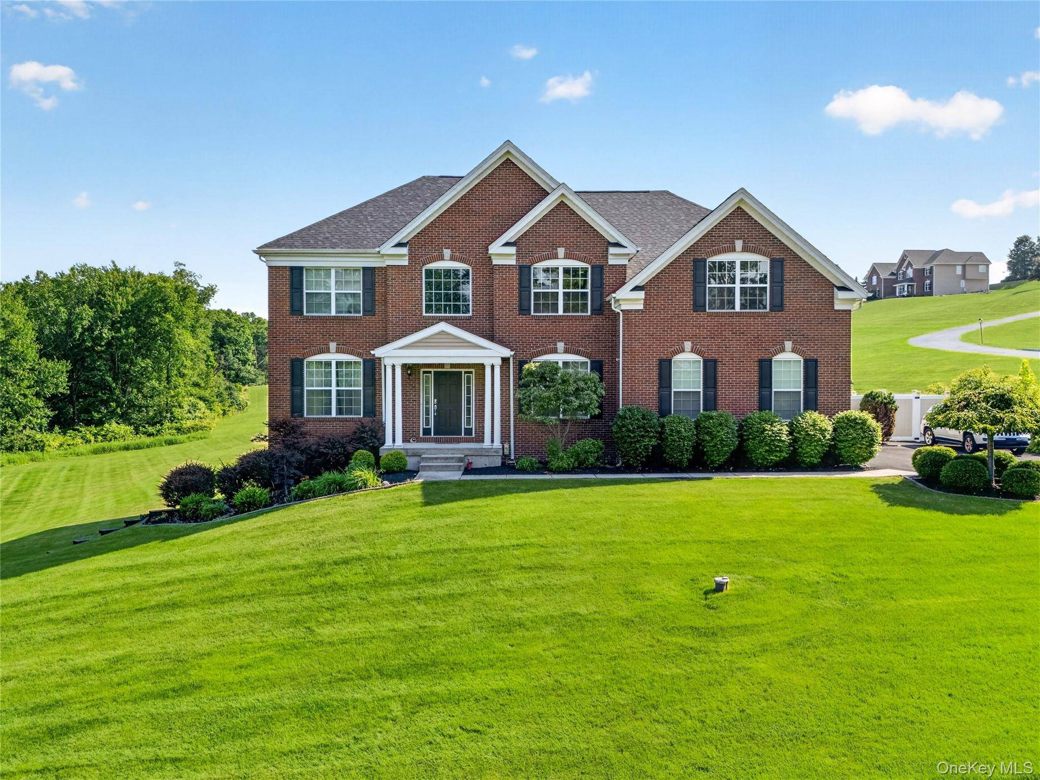 33 Luthien Forest RD, New Windsor, NY 12553