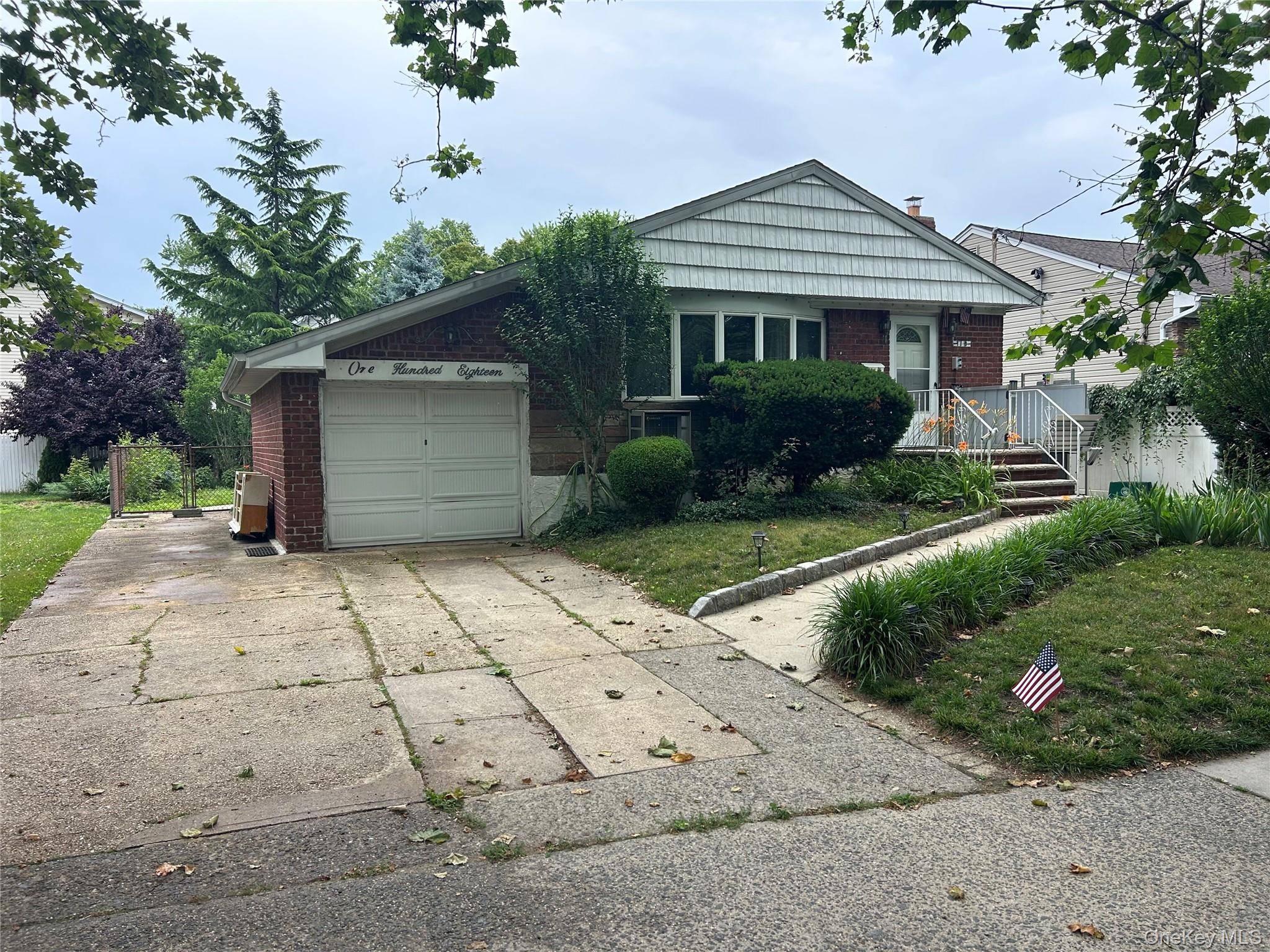 118 Franklin AVE, Malverne, NY 11565
