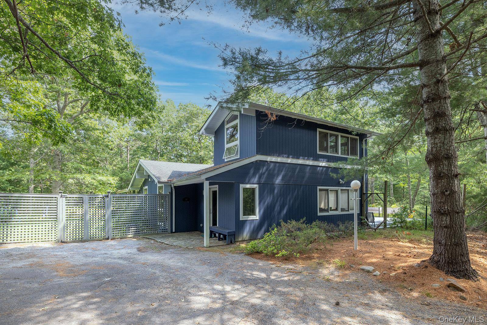 197 Two Holes Water RD, East Hampton, NY 11937