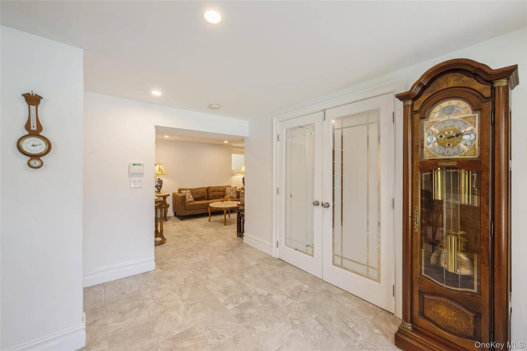 43 Viola DR, Glen Cove, NY 11542