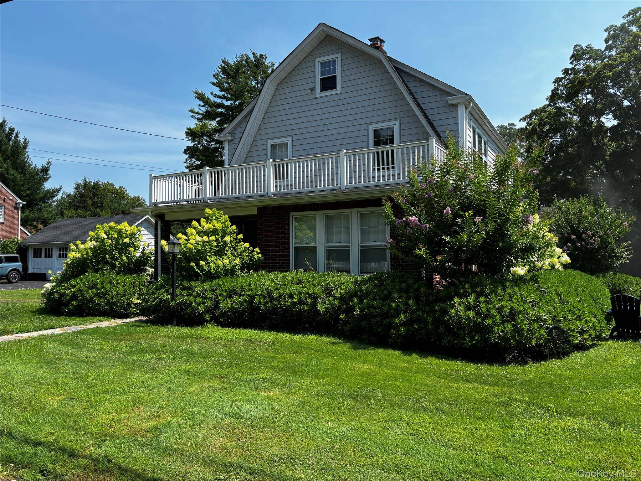 160 W Neck RD, Huntington, NY 11743