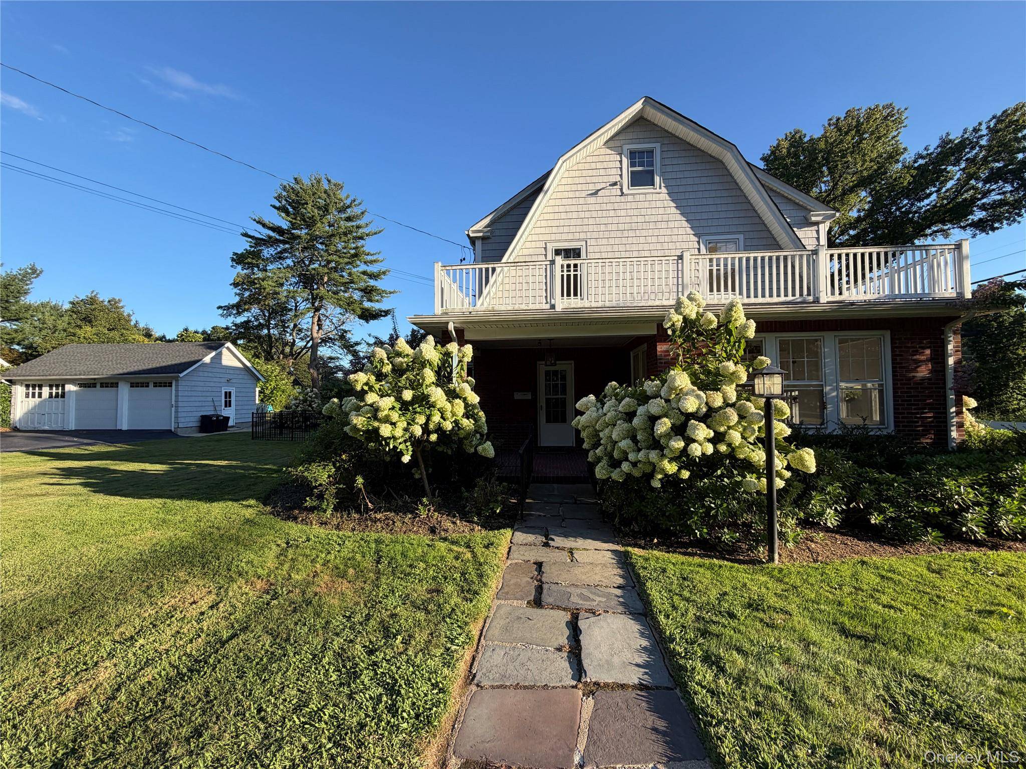 160 W Neck RD, Huntington, NY 11743