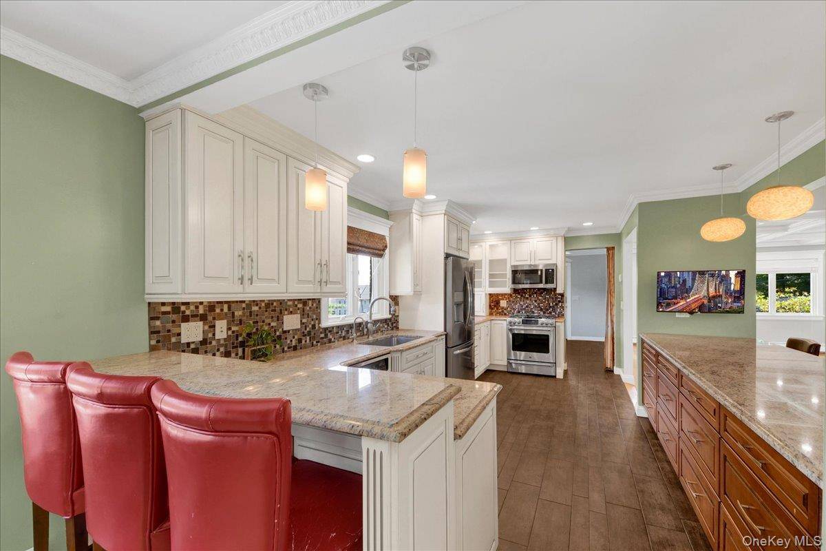 236 Westlake DR, Valhalla, NY 10595