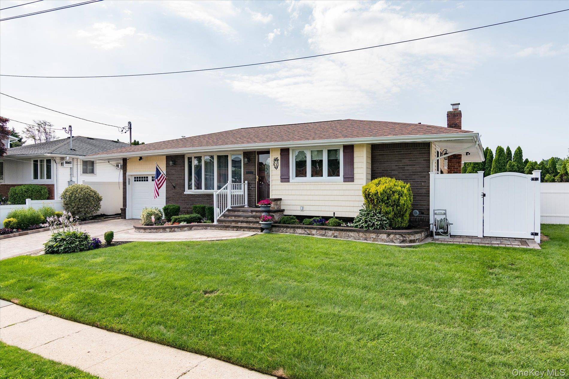 34 1st AVE, Farmingdale, NY 11735