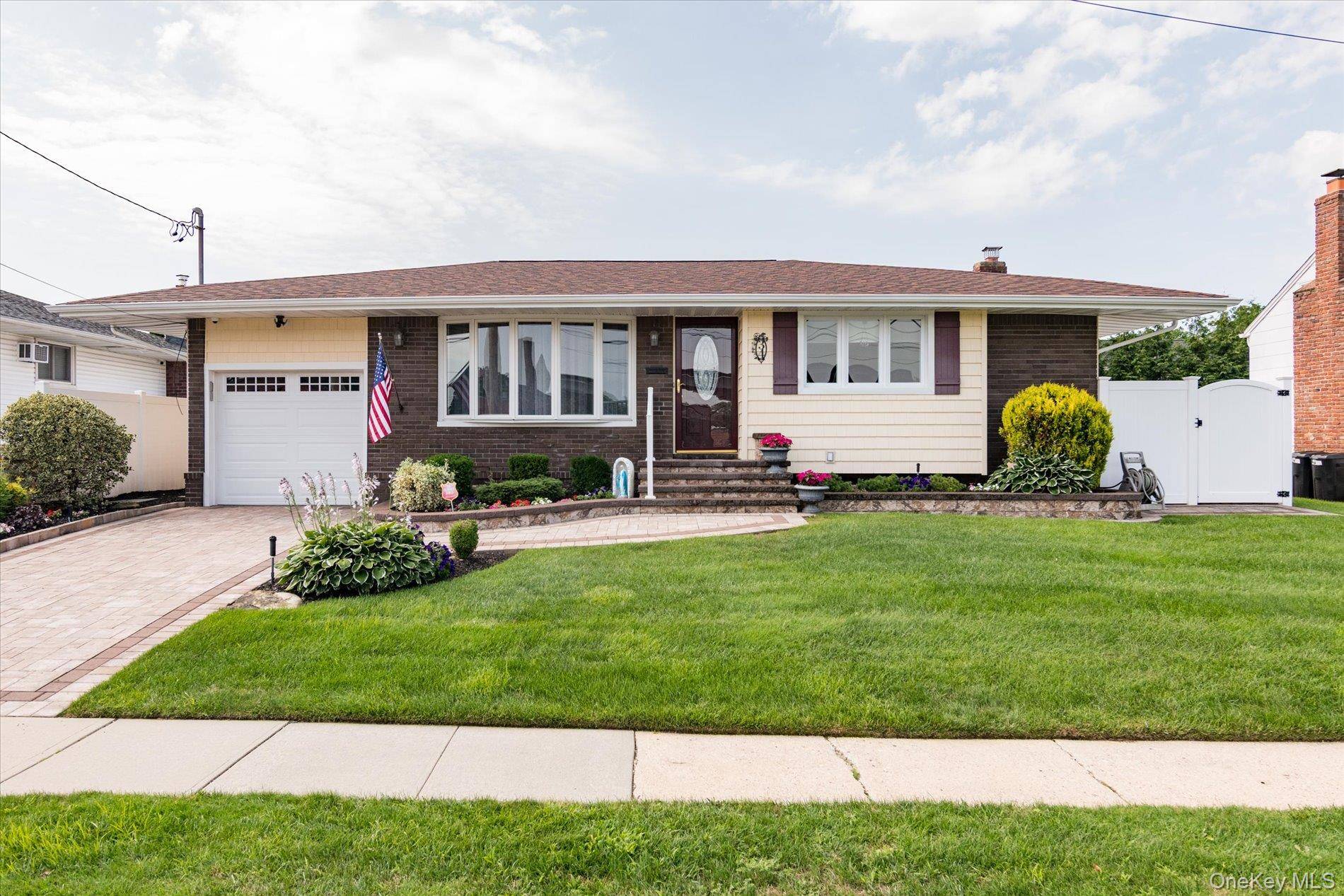 34 1st AVE, Farmingdale, NY 11735