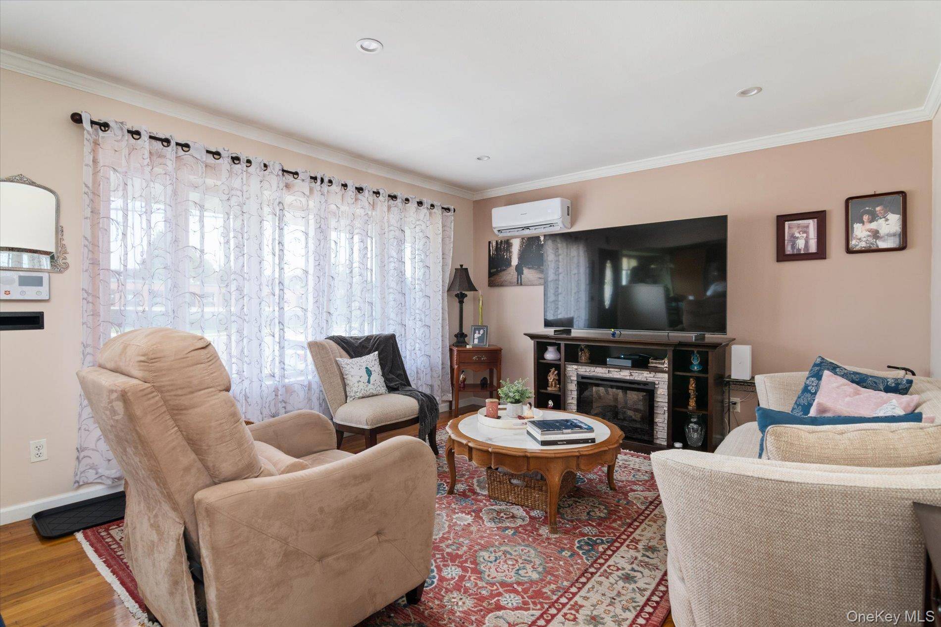 34 1st AVE, Farmingdale, NY 11735