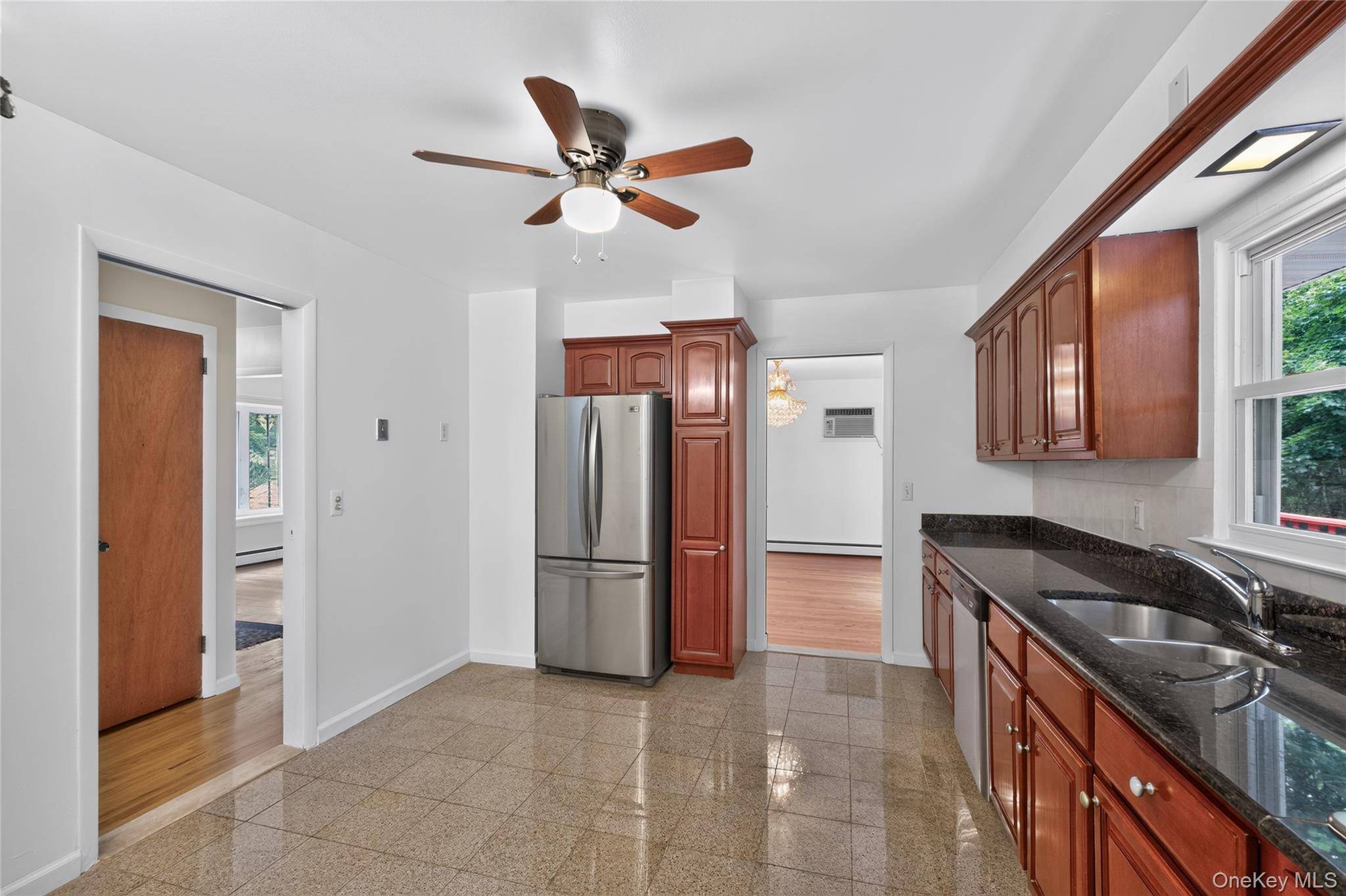 3 Greenwood LN, White Plains, NY 10607