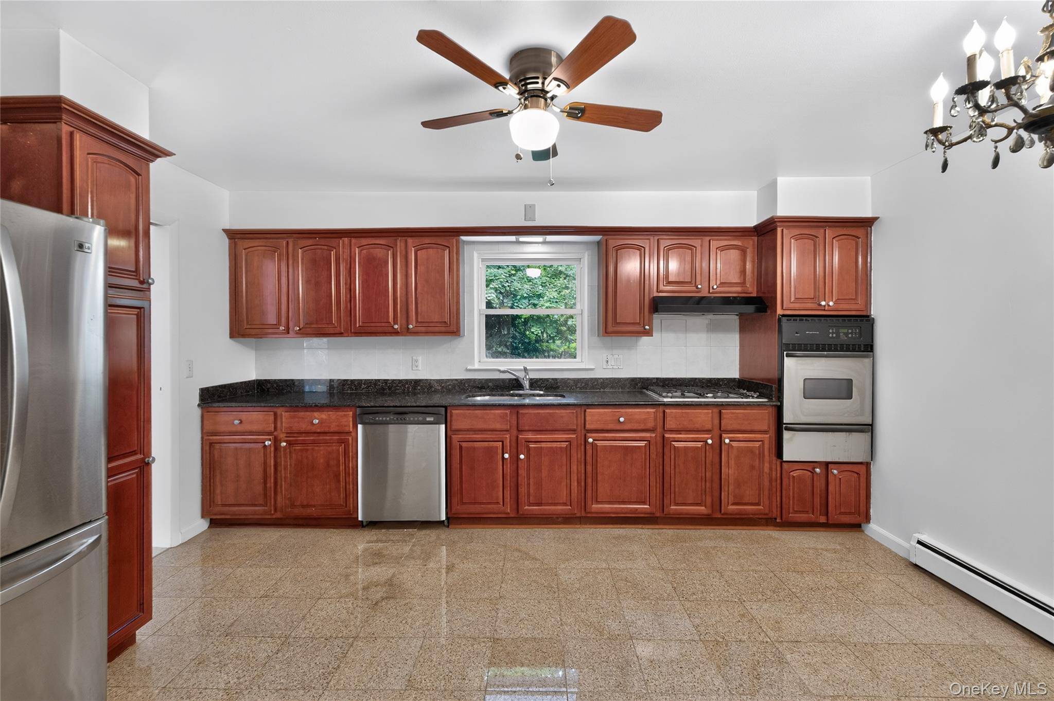 3 Greenwood LN, White Plains, NY 10607