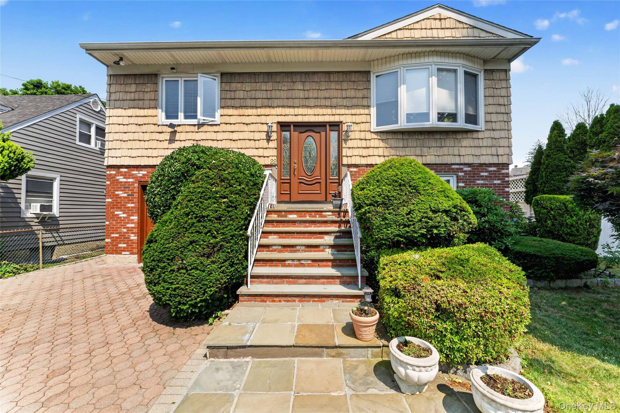 22 Curtis LN, Yonkers, NY 10710