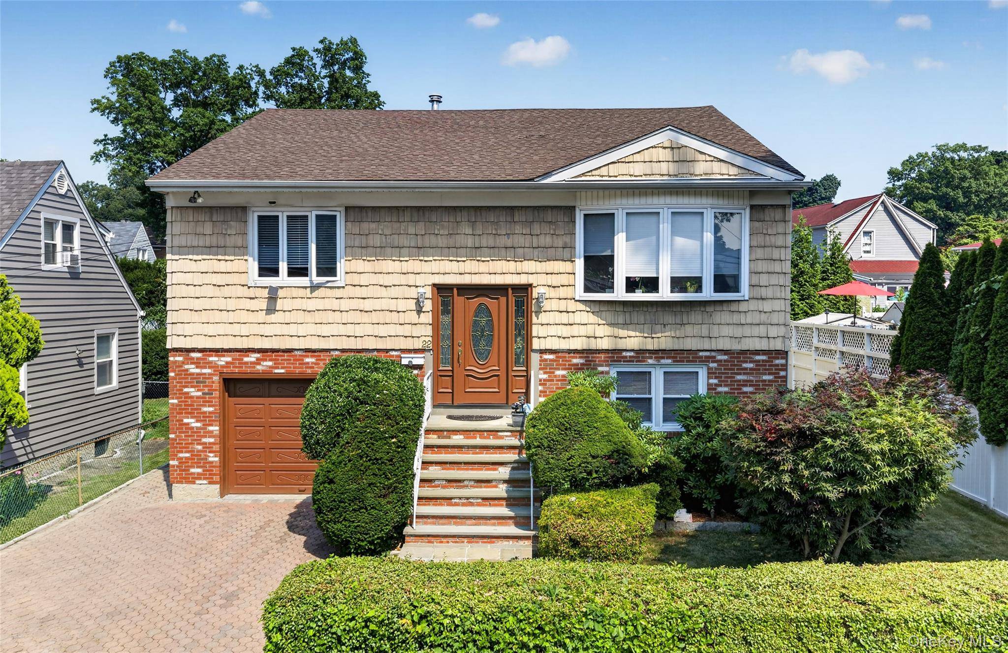 22 Curtis LN, Yonkers, NY 10710