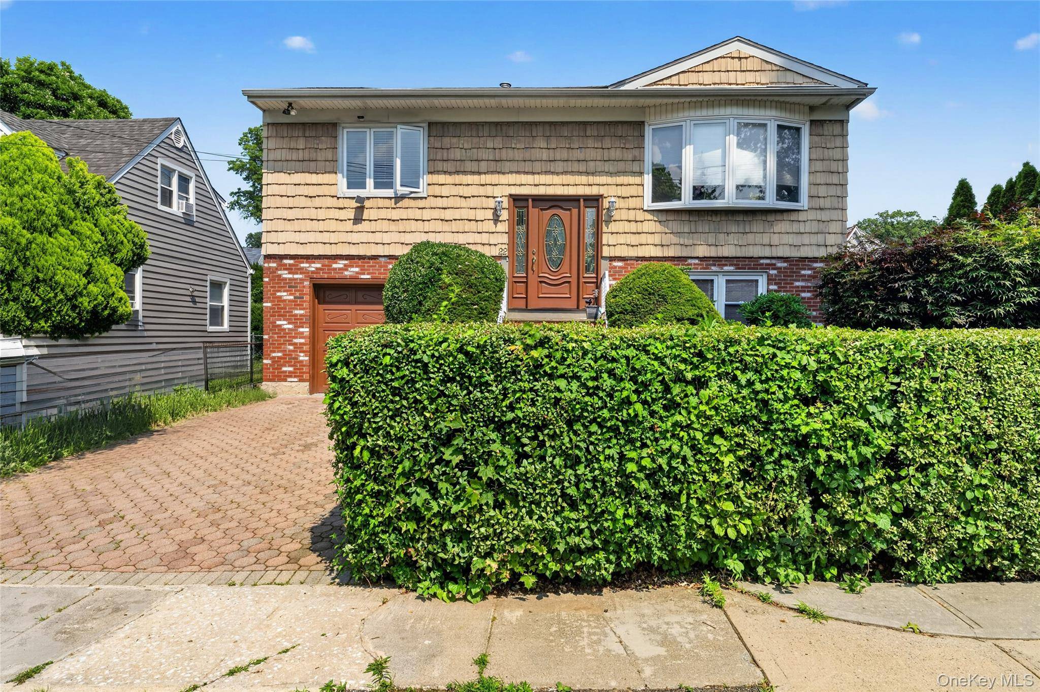 22 Curtis LN, Yonkers, NY 10710