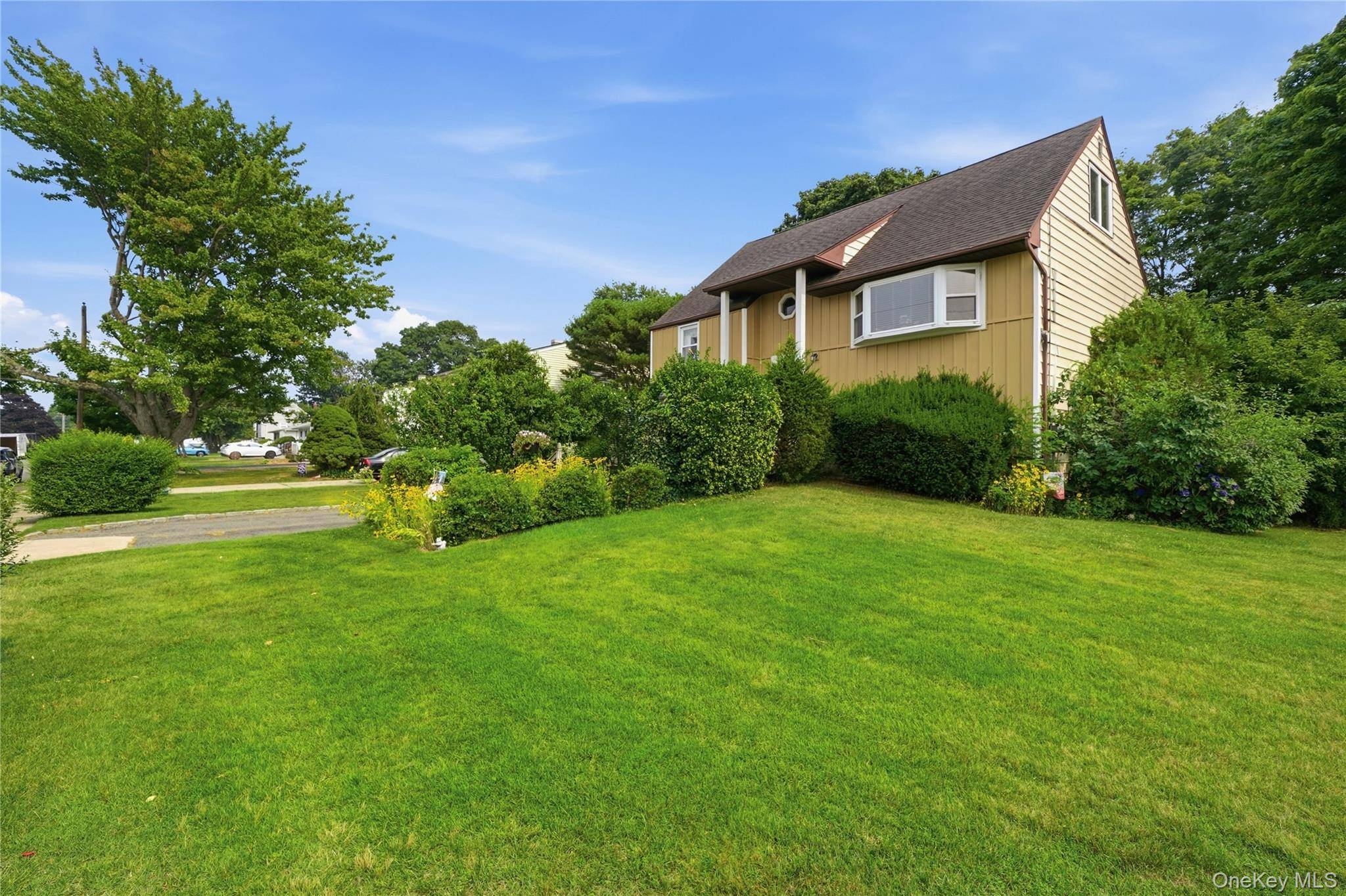 100 Harrisburg ST, Bay Shore, NY 11706