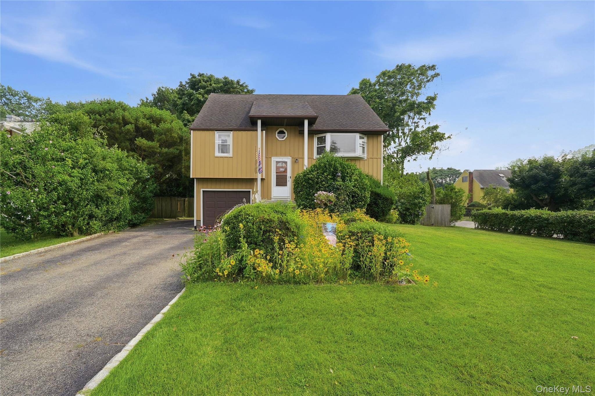 100 Harrisburg ST, Bay Shore, NY 11706
