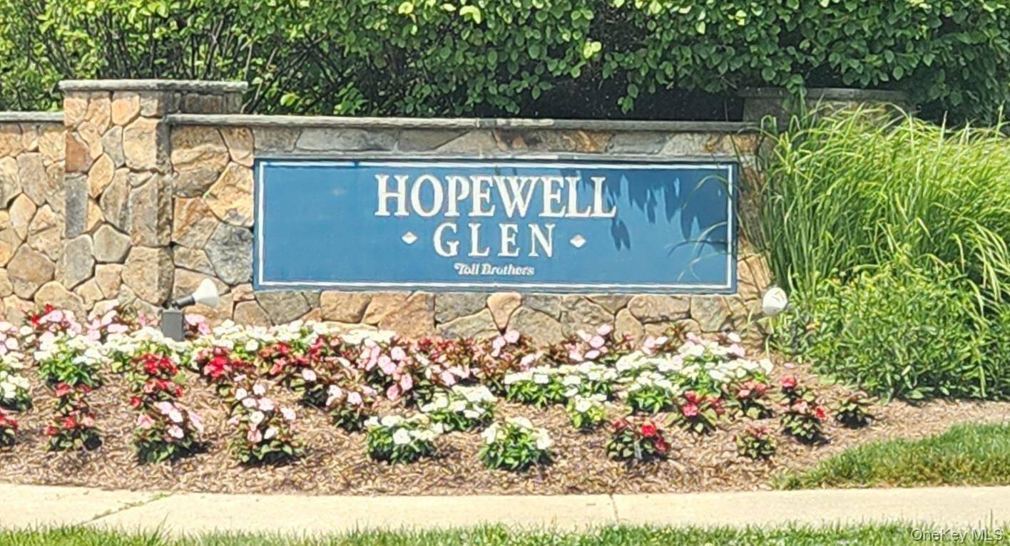 12 Fenton WAY, Hopewell Junction, NY 12533