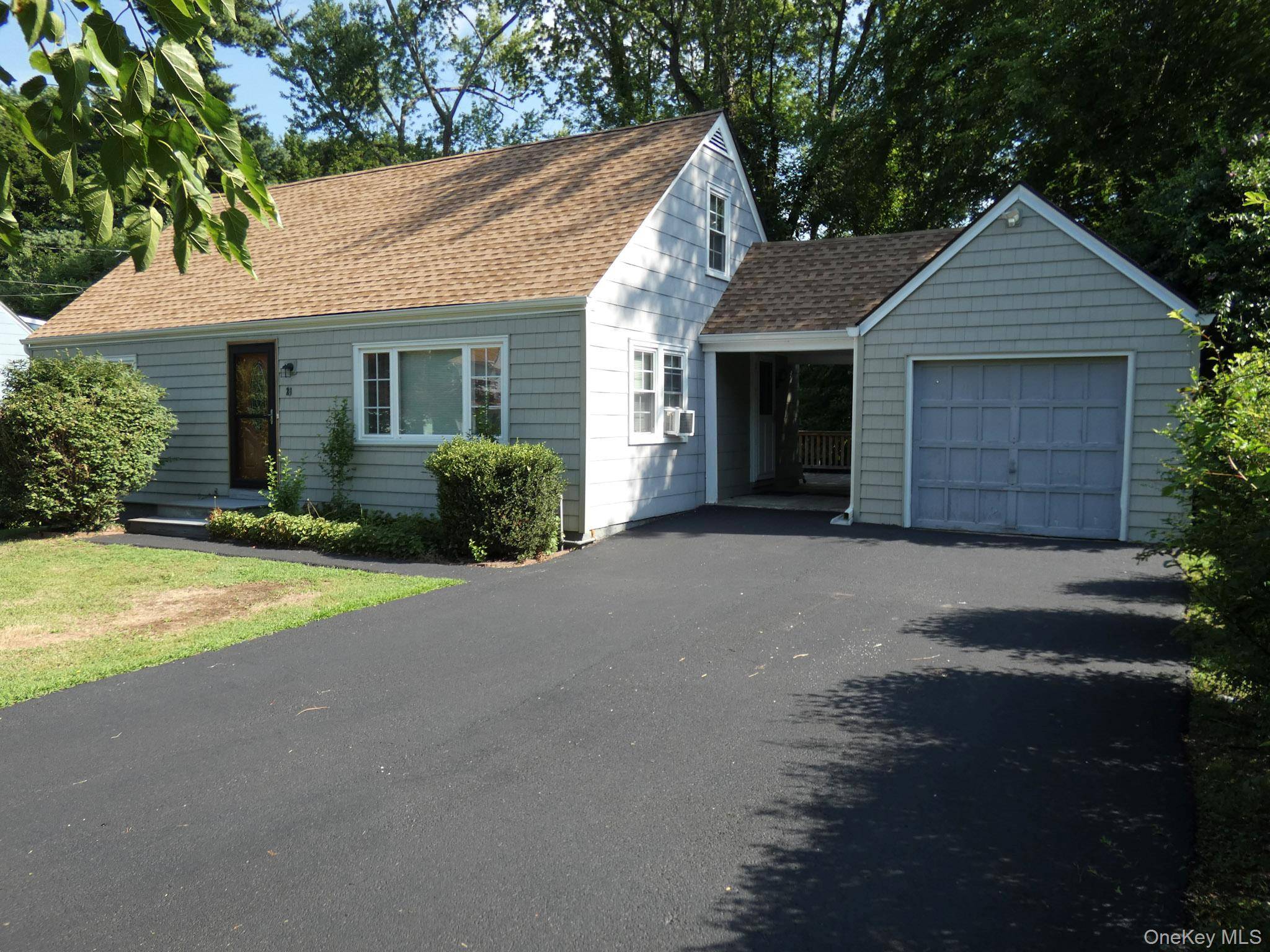 28 Hilltop DR, New Windsor, NY 12553