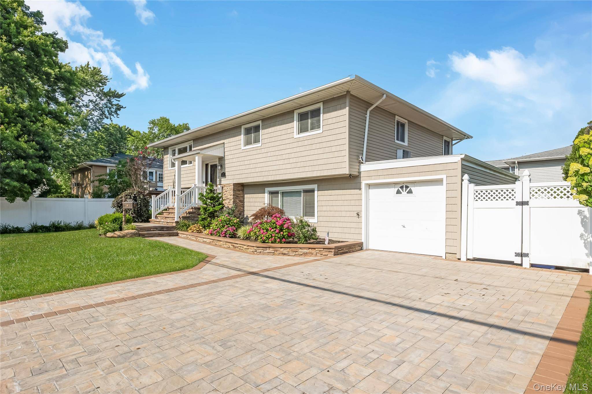1777 Roberta LN, Merrick, NY 11566