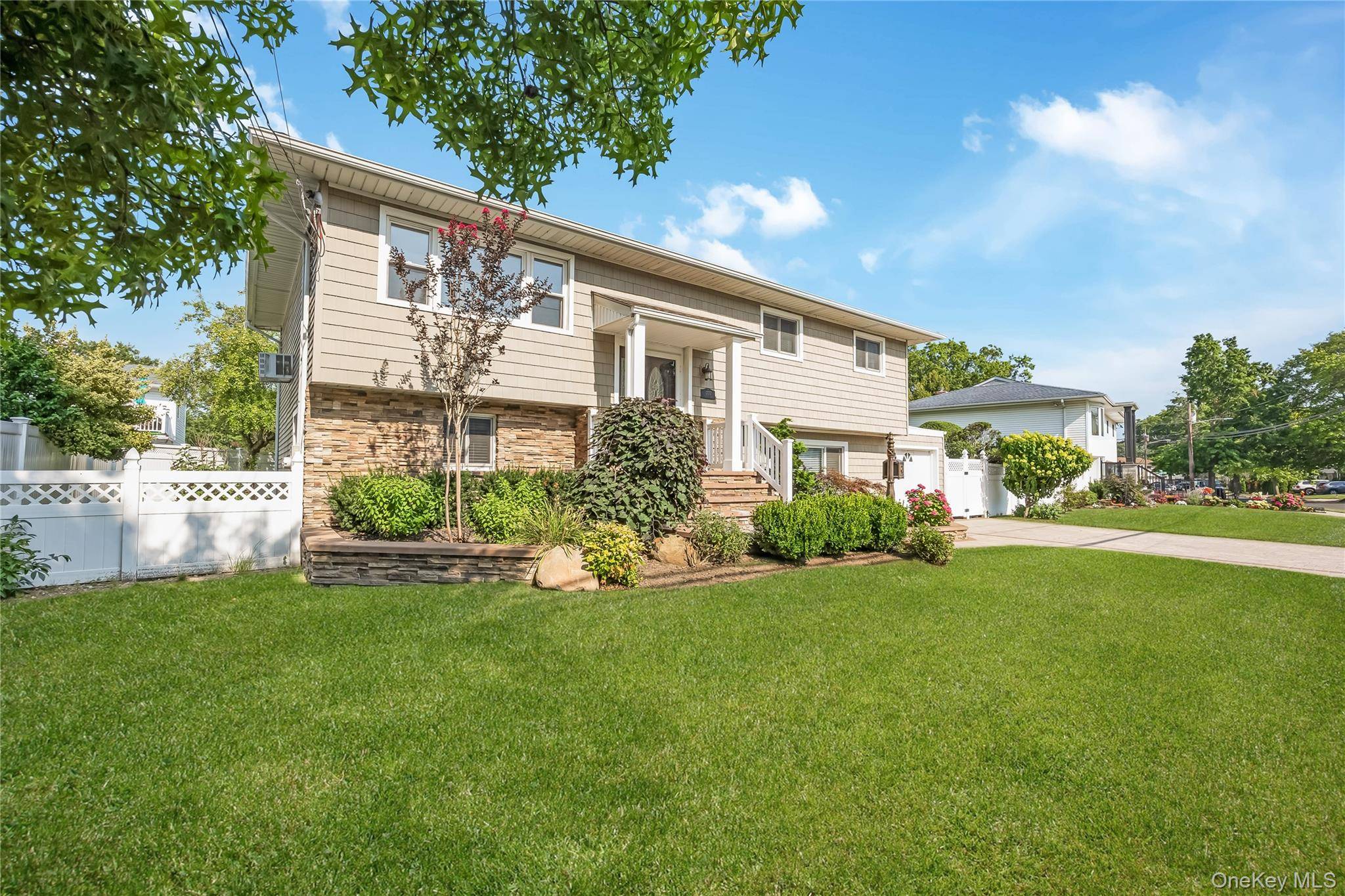 1777 Roberta LN, Merrick, NY 11566