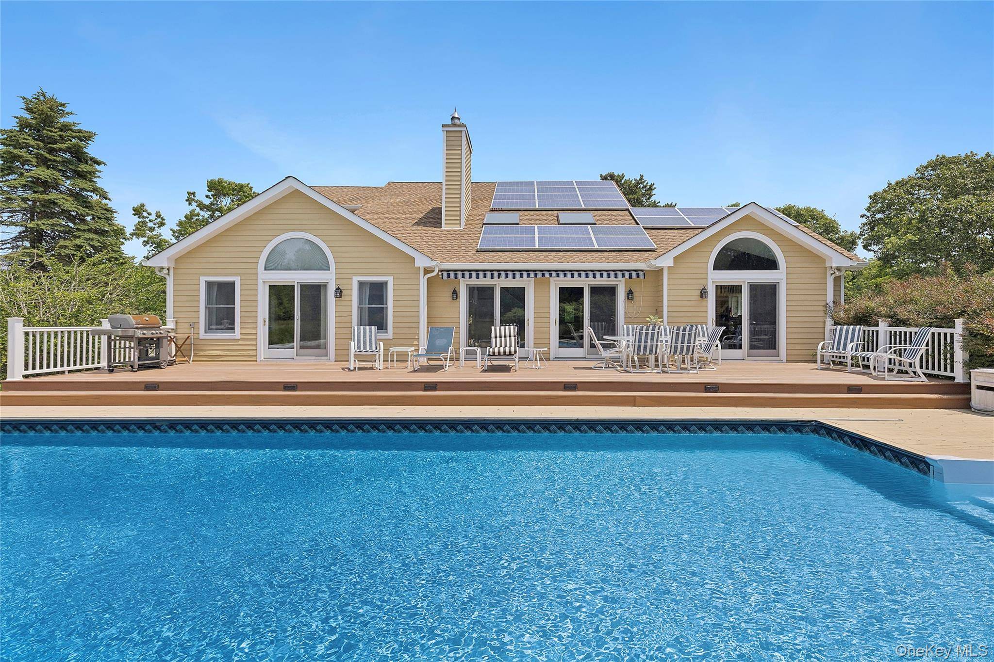 3 Chivas CT, Southampton, NY 11968