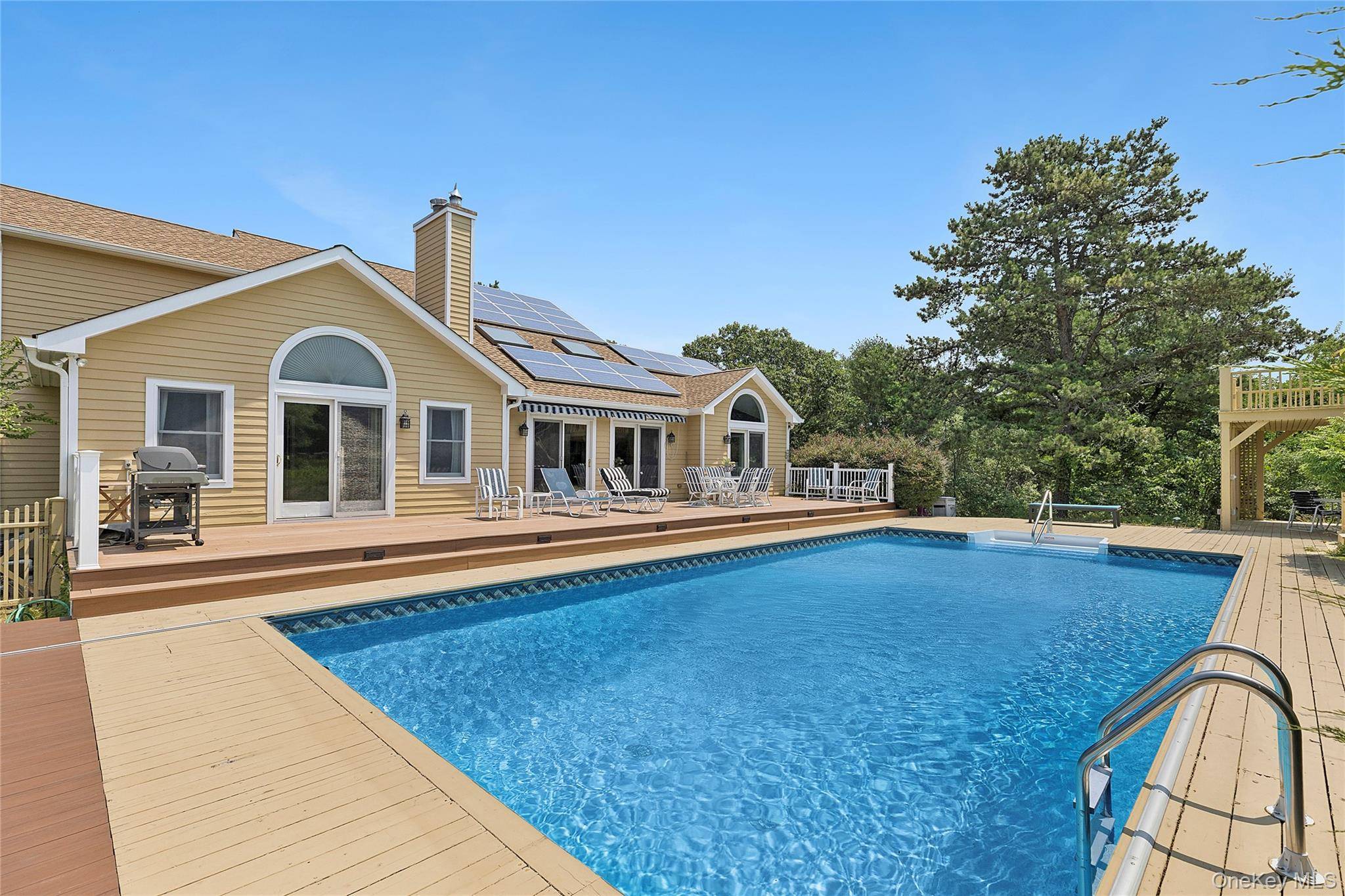 3 Chivas CT, Southampton, NY 11968