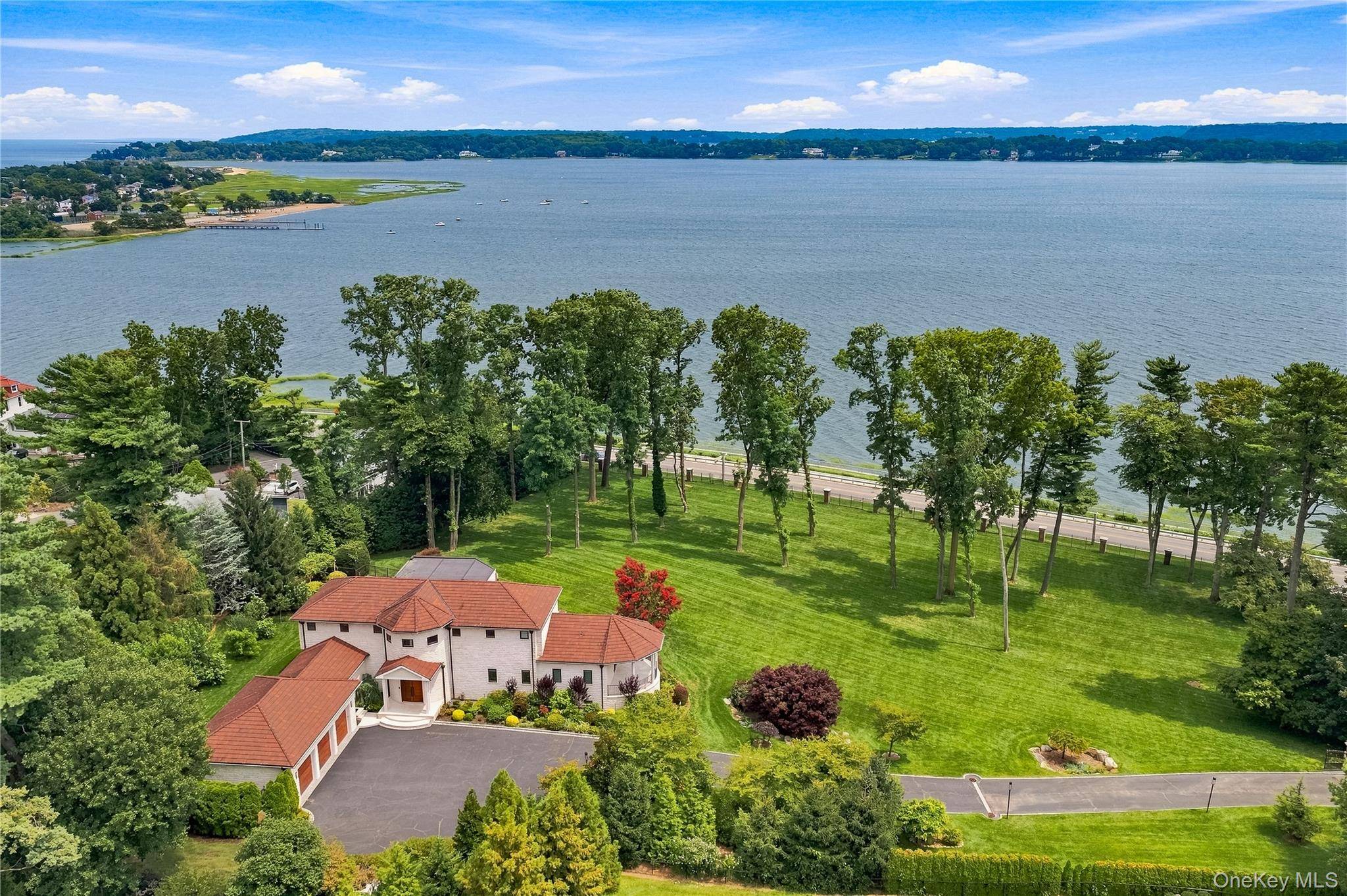 900 W Shore RD, Mill Neck, NY 11765