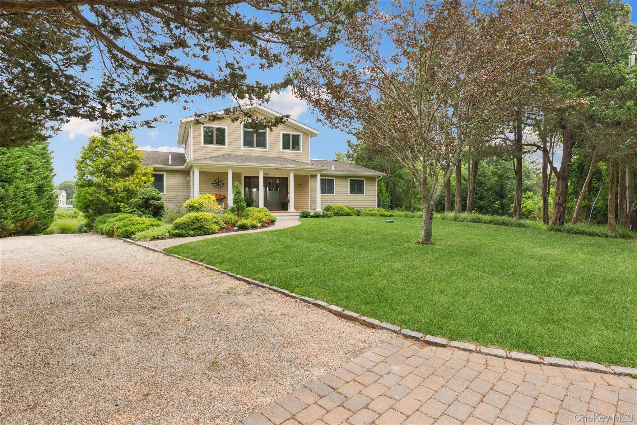 2245 Little Peconic Bay LN, Southold, NY 11971