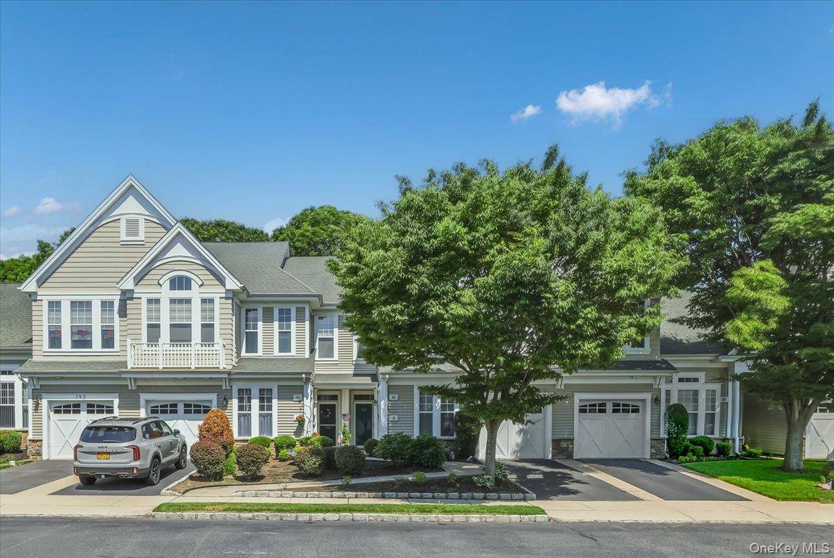 189 Symphony DR, Lake Grove, NY 11755